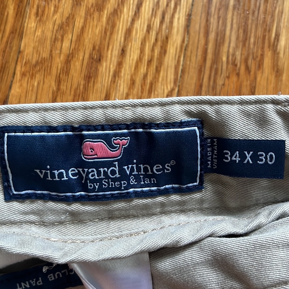 Mens Vineyard Vines Khakis - Picture 2 of 3